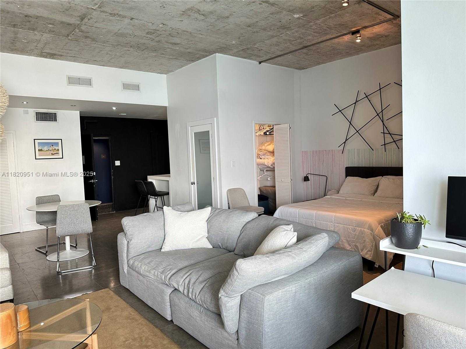 Small Image of 1000 WEST AVE #PH21, Miami Beach Number 3