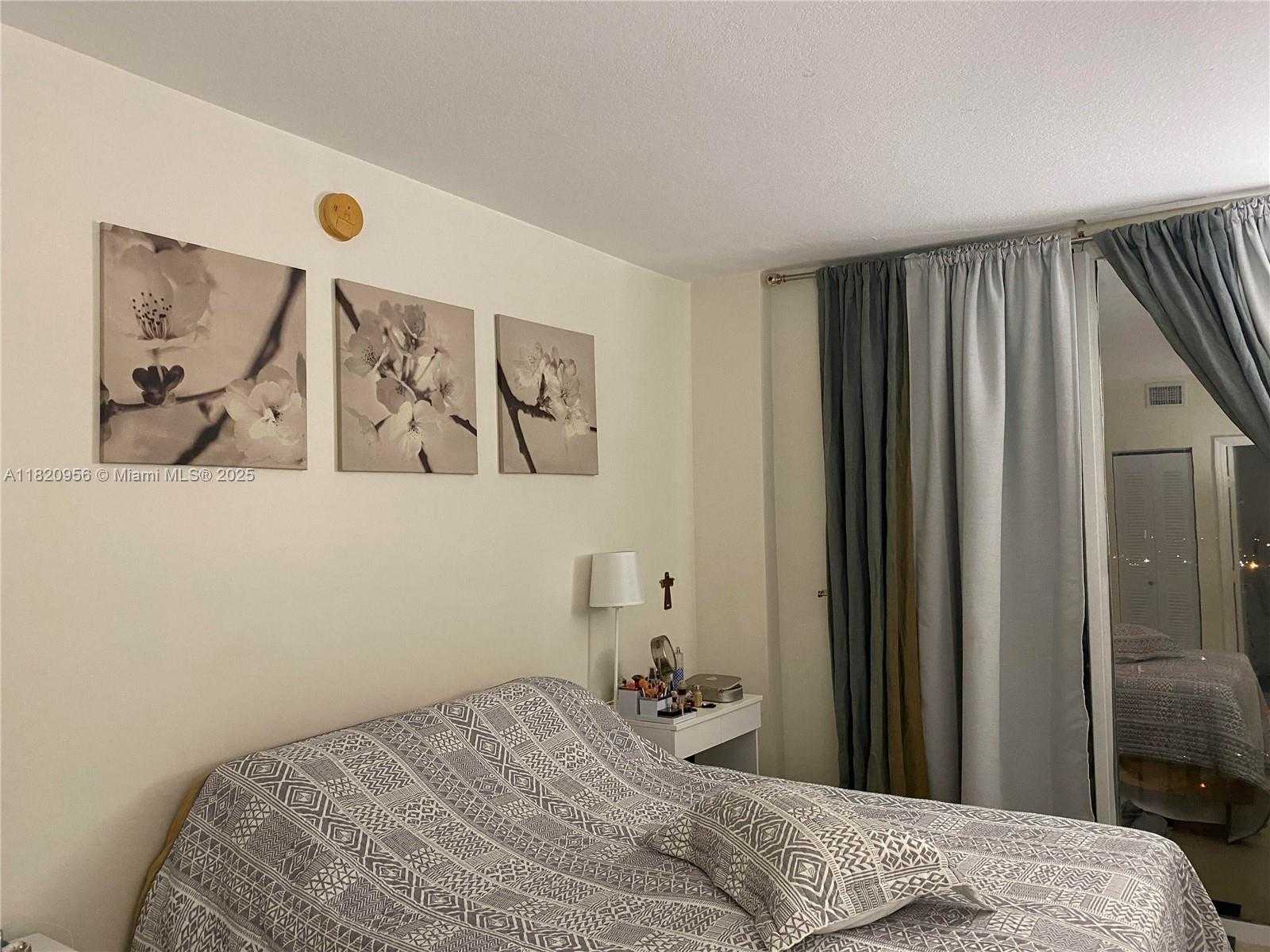 Small Image of 1 GLEN ROYAL PKWY #1503, Miami Number 4