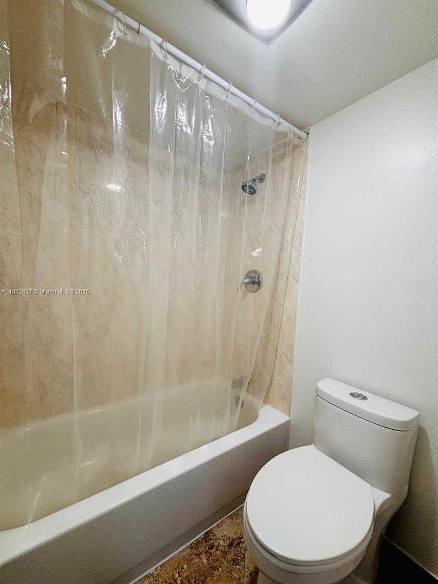 Small Image of 3101 NORTH COUNTRY CLUB DR #607, Aventura Number 17