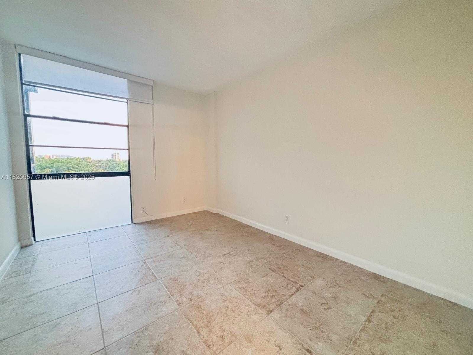 Small Image of 3101 NORTH COUNTRY CLUB DR #607, Aventura Number 18