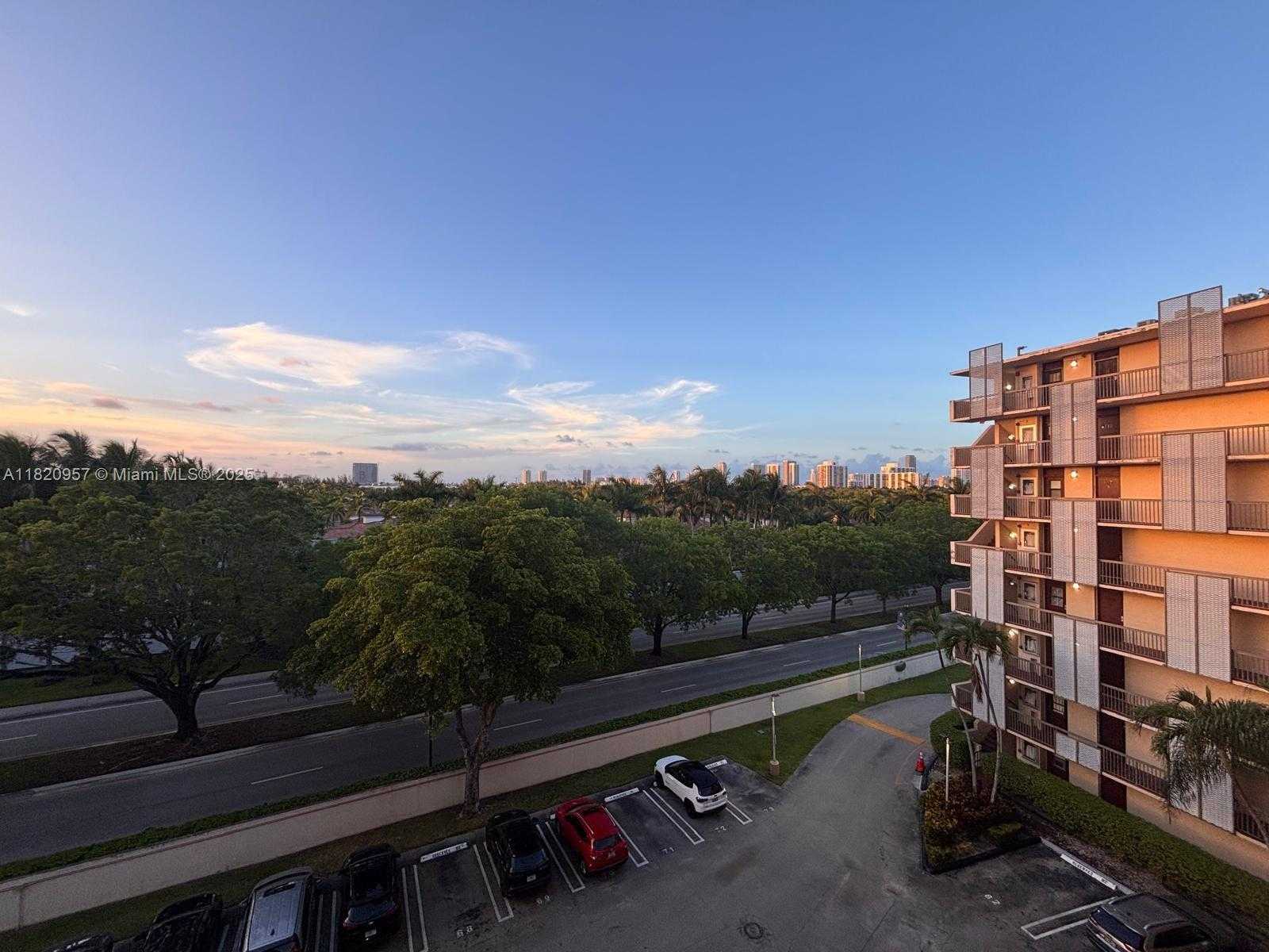Small Image of 3101 NORTH COUNTRY CLUB DR #607, Aventura Number 22