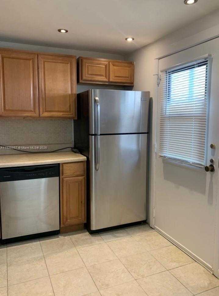 Small Image of 3101 NORTH COUNTRY CLUB DR #607, Aventura Number 4