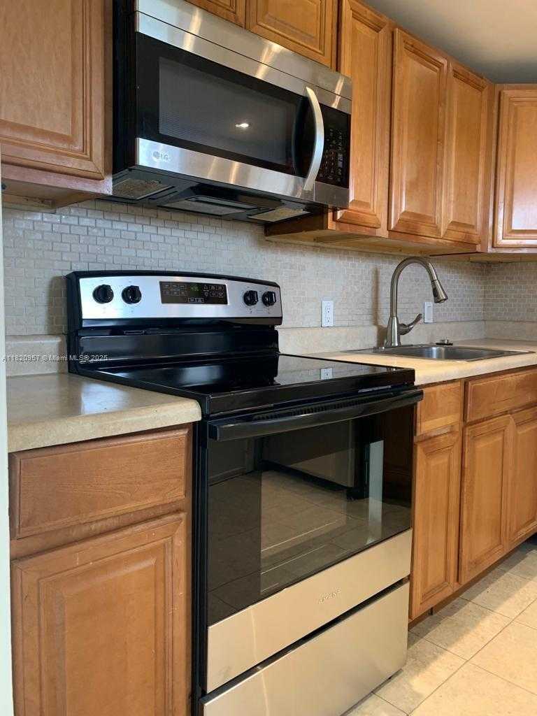 Small Image of 3101 NORTH COUNTRY CLUB DR #607, Aventura Number 5