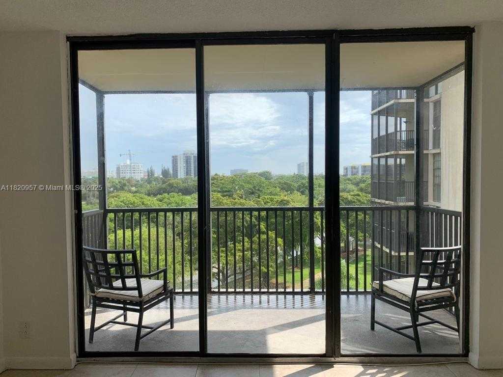 Small Image of 3101 NORTH COUNTRY CLUB DR #607, Aventura Number 6