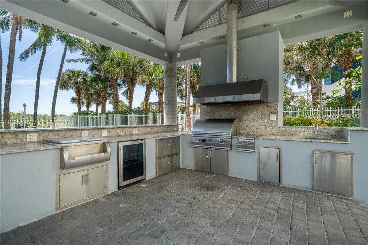 Small Image of 6301 COLLINS AVE #2705, Miami Beach Number 16