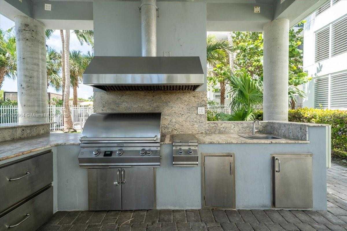 Small Image of 6301 COLLINS AVE #2705, Miami Beach Number 17