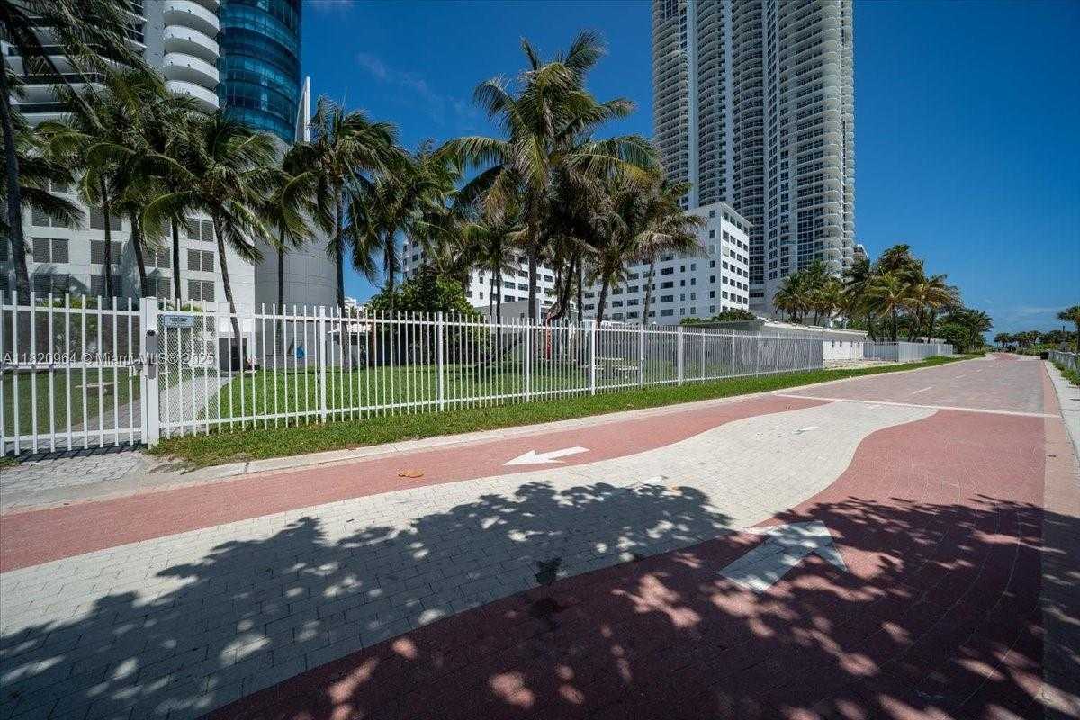 Small Image of 6301 COLLINS AVE #2705, Miami Beach Number 24