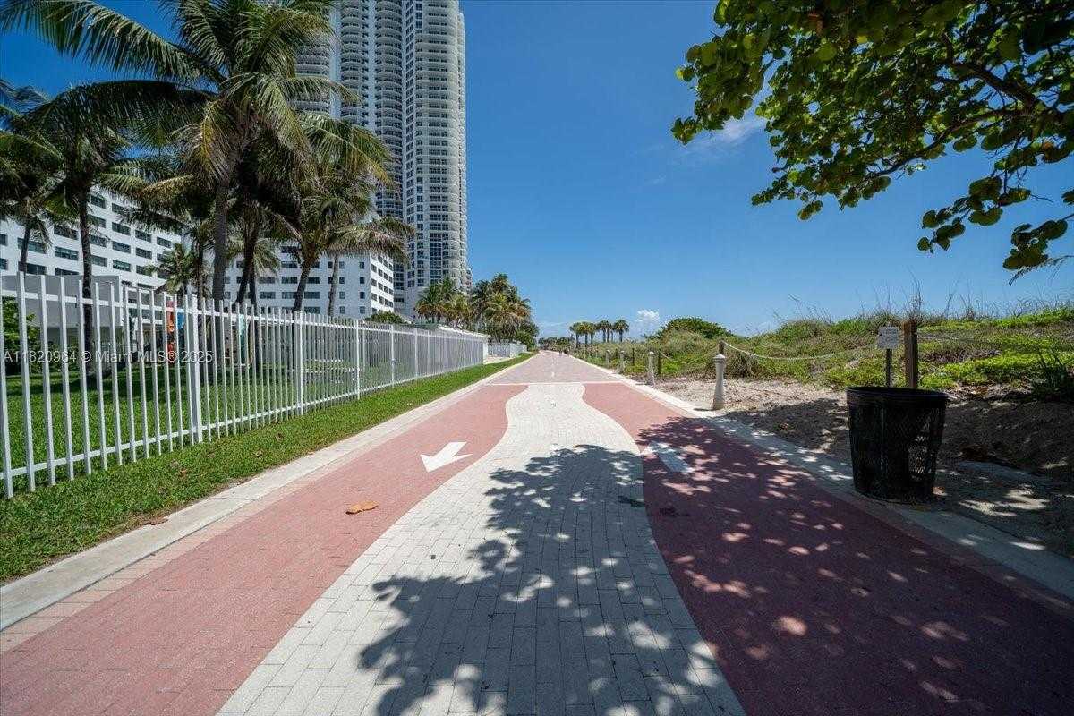 Small Image of 6301 COLLINS AVE #2705, Miami Beach Number 25