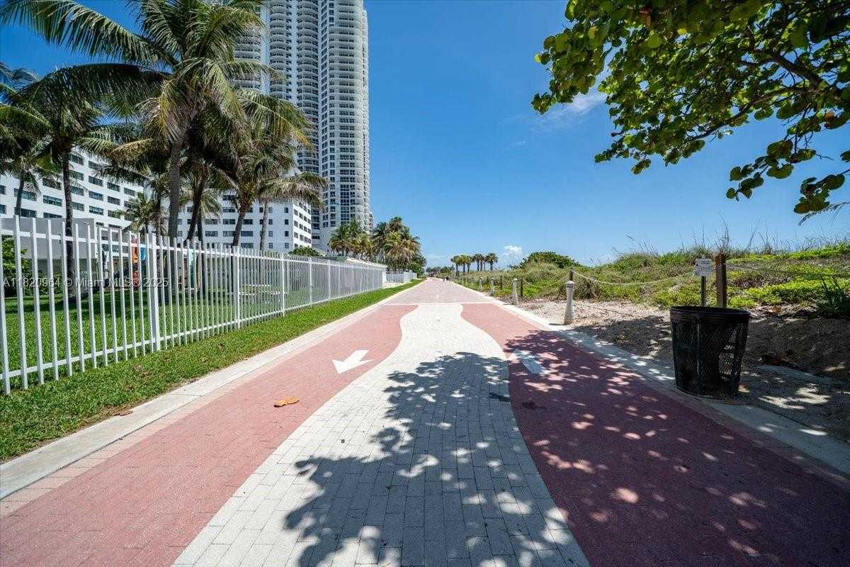 Small Image of 6301 COLLINS AVE #2705, Miami Beach Number 26