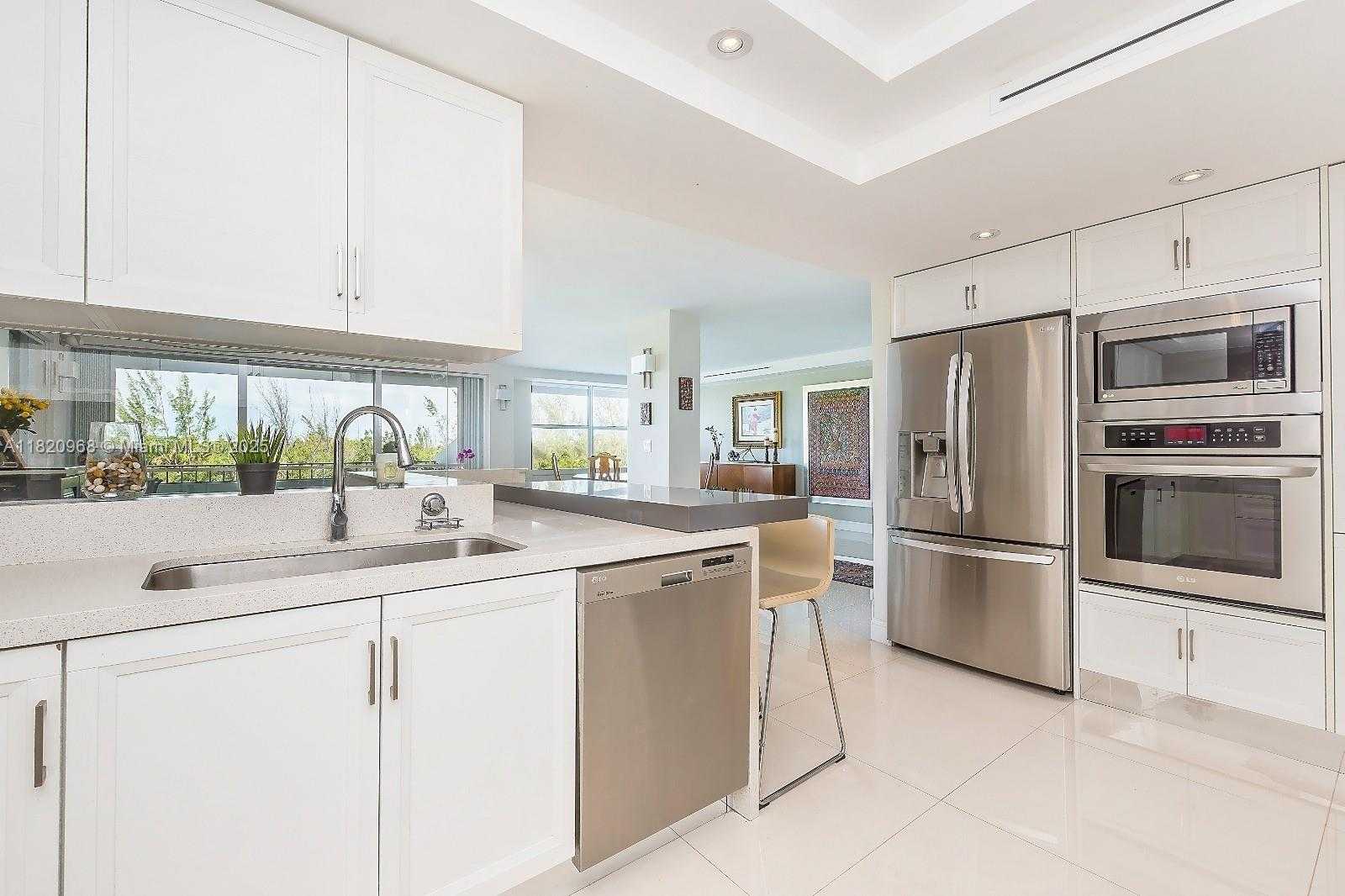 Small Image of 155 OCEAN LANE DR #408-308, Key Biscayne Number 3