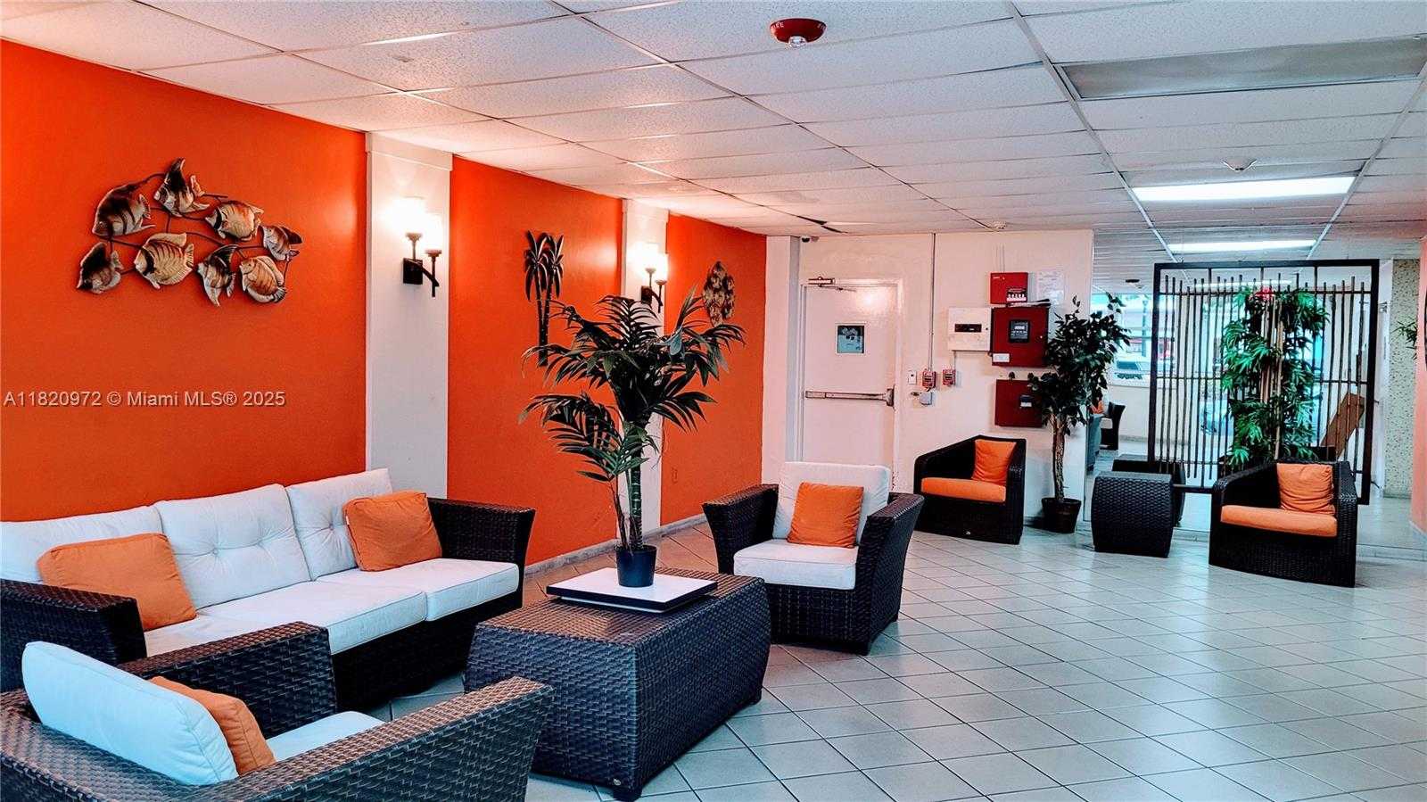 Small Image of 524 WASHINGTON AVE #213, Miami Beach Number 2