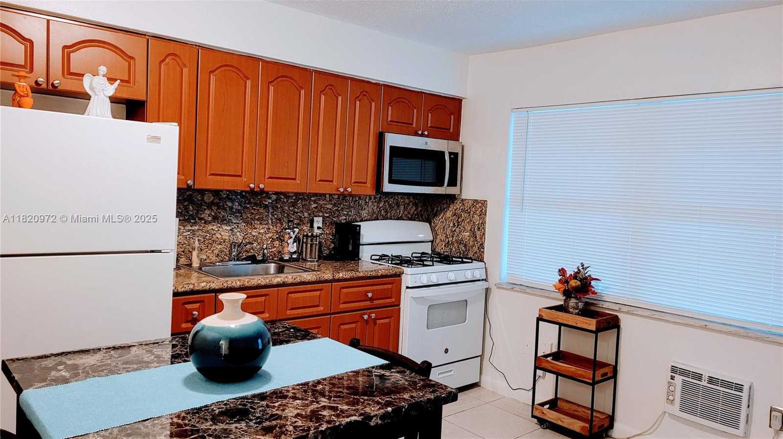 Small Image of 524 WASHINGTON AVE #213, Miami Beach Number 4