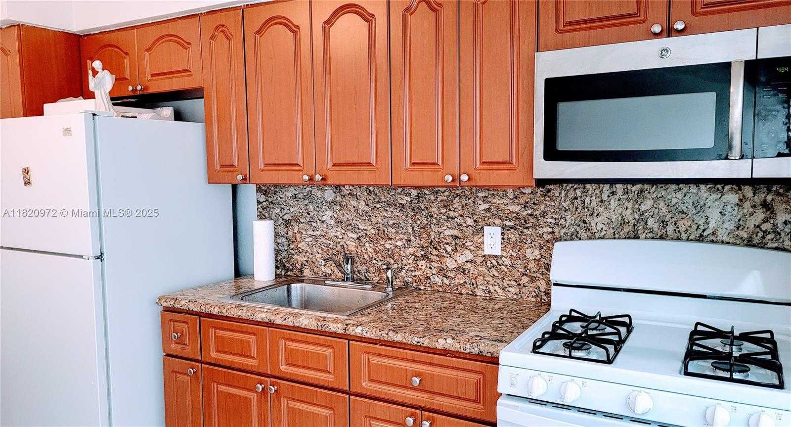 Small Image of 524 WASHINGTON AVE #213, Miami Beach Number 5