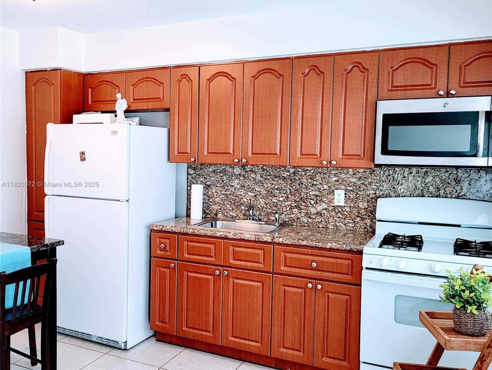 Small Image of 524 WASHINGTON AVE #213, Miami Beach Number 6