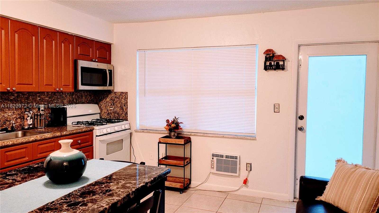 Small Image of 524 WASHINGTON AVE #213, Miami Beach Number 7