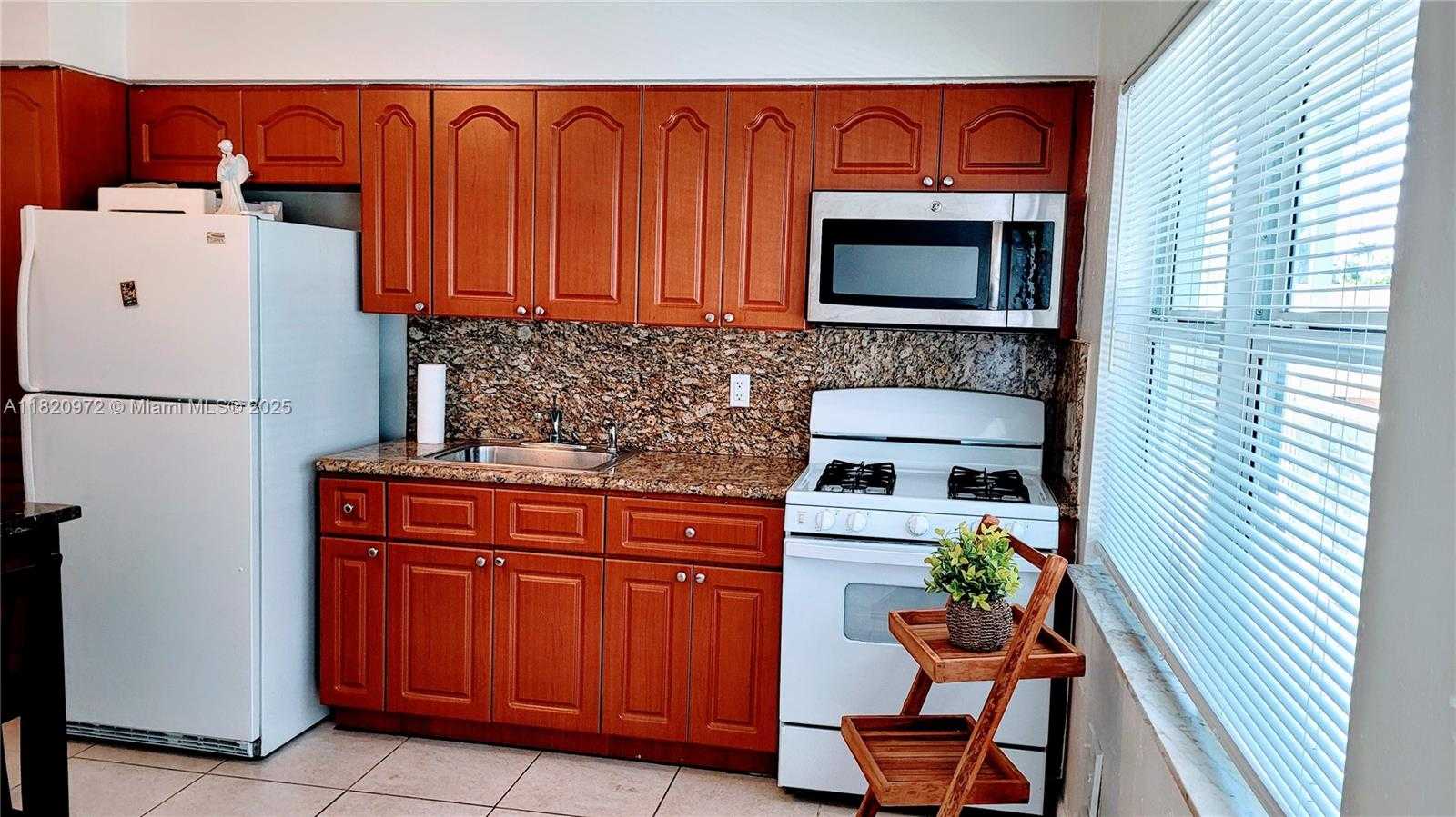 Small Image of 524 WASHINGTON AVE #213, Miami Beach Number 8