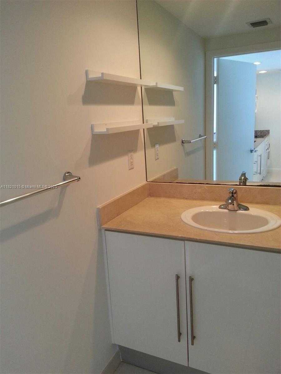 Small Image of 325 SOUTH BISCAYNE BLVD #3120, Miami Number 14