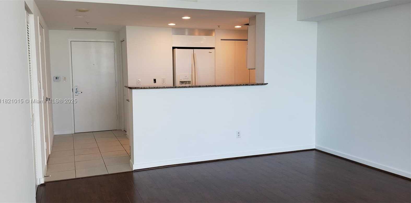 Small Image of 325 SOUTH BISCAYNE BLVD #3120, Miami Number 5