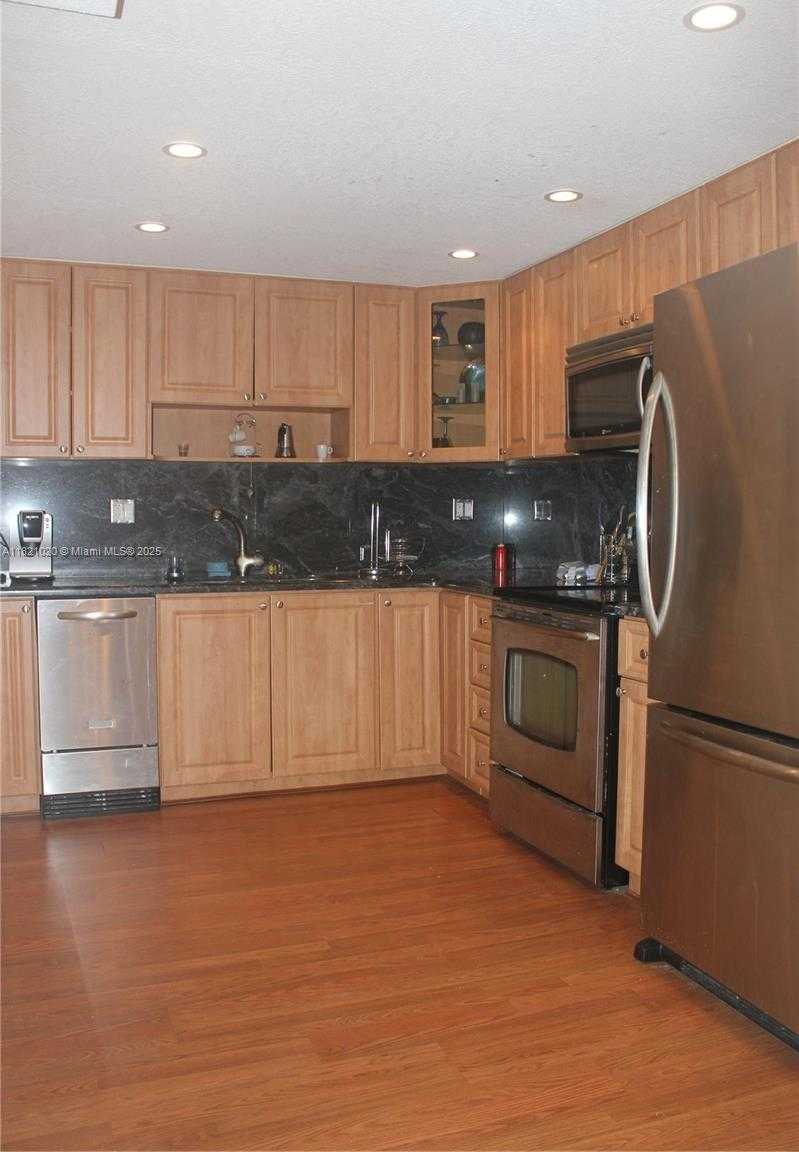 Small Image of 1621 COLLINS AVE #503, Miami Beach Number 17