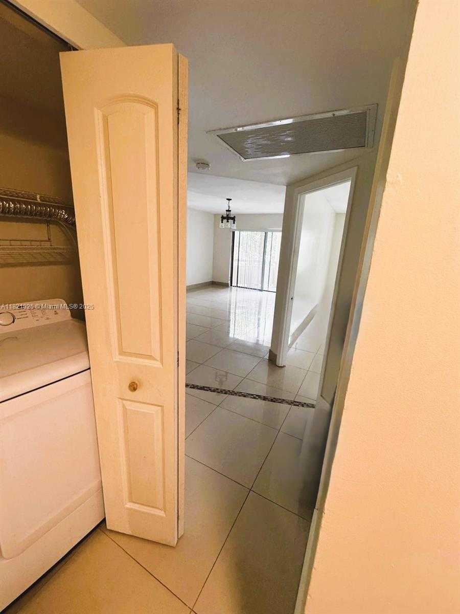 Small Image of 8290 LAKE DR #319, Doral Number 14