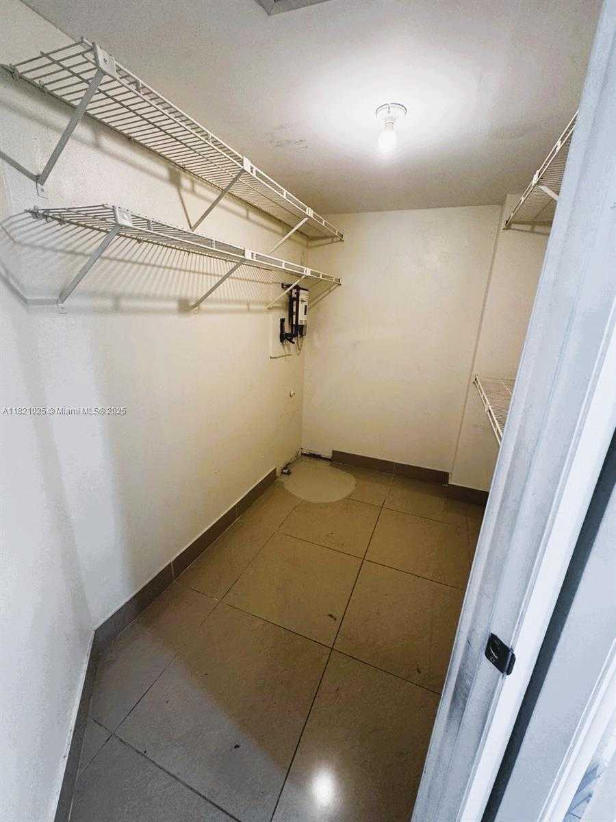 Small Image of 8290 LAKE DR #319, Doral Number 8