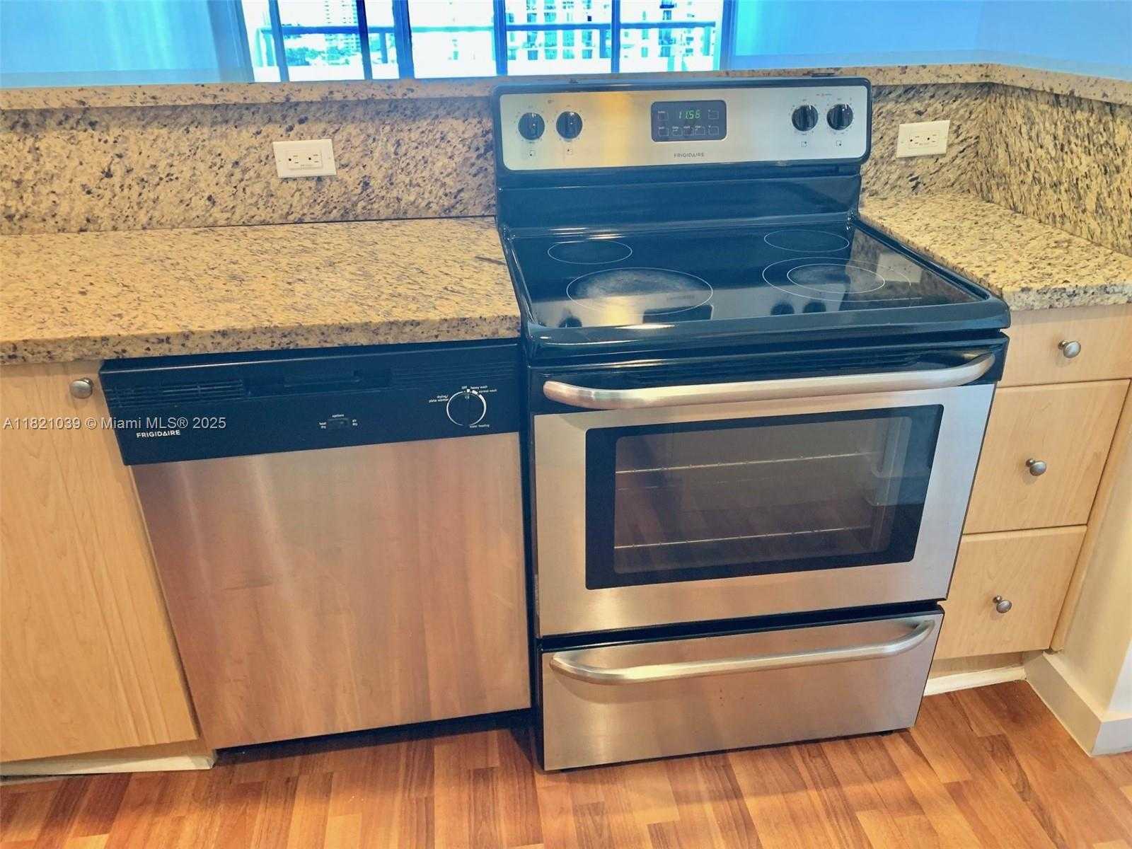 Small Image of 100 BAYVIEW DR #1930, Sunny Isles Beach Number 11