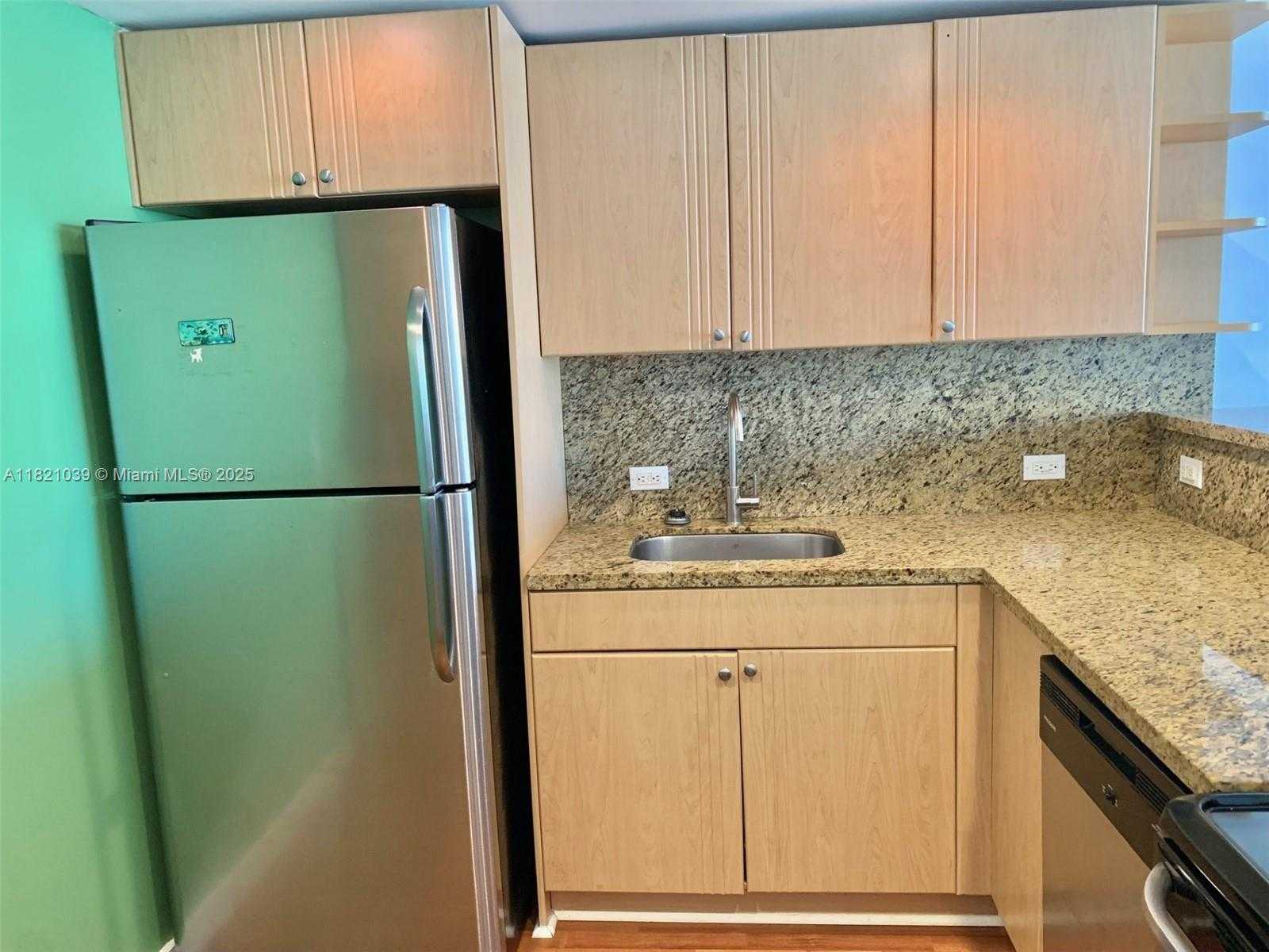 Small Image of 100 BAYVIEW DR #1930, Sunny Isles Beach Number 12