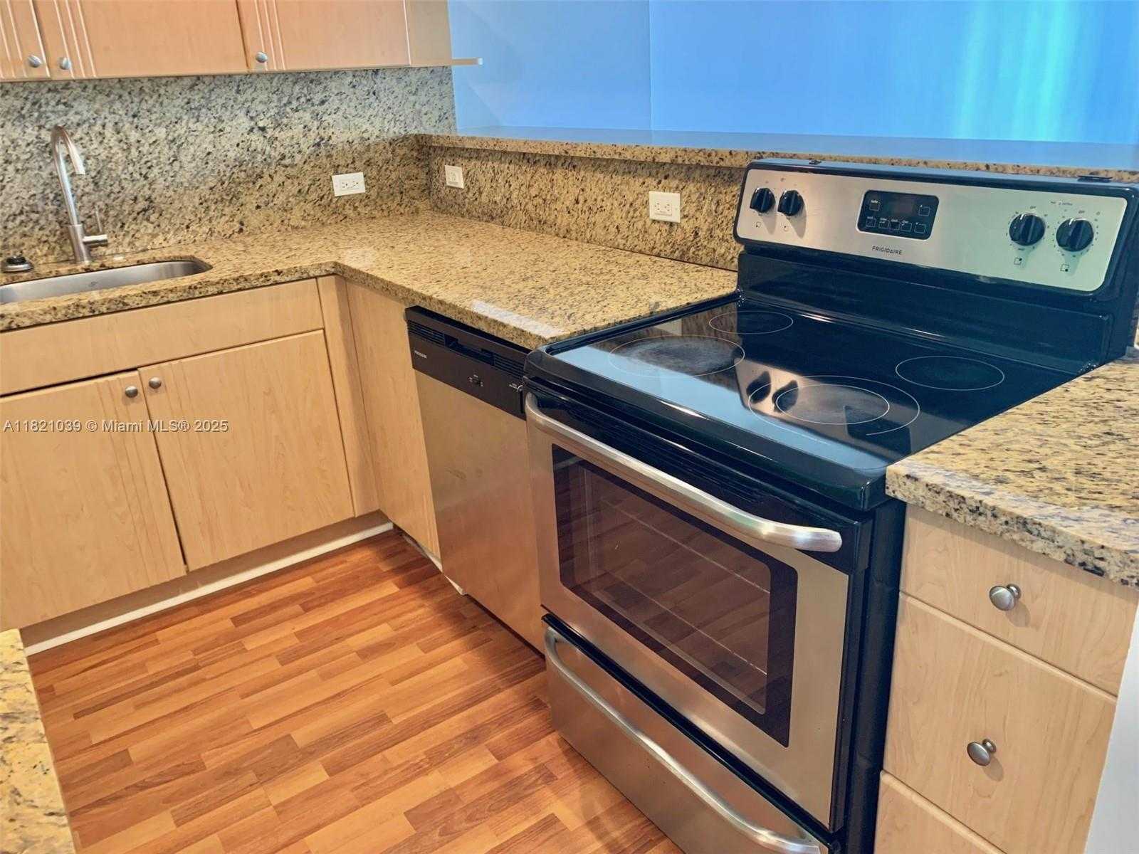 Small Image of 100 BAYVIEW DR #1930, Sunny Isles Beach Number 13
