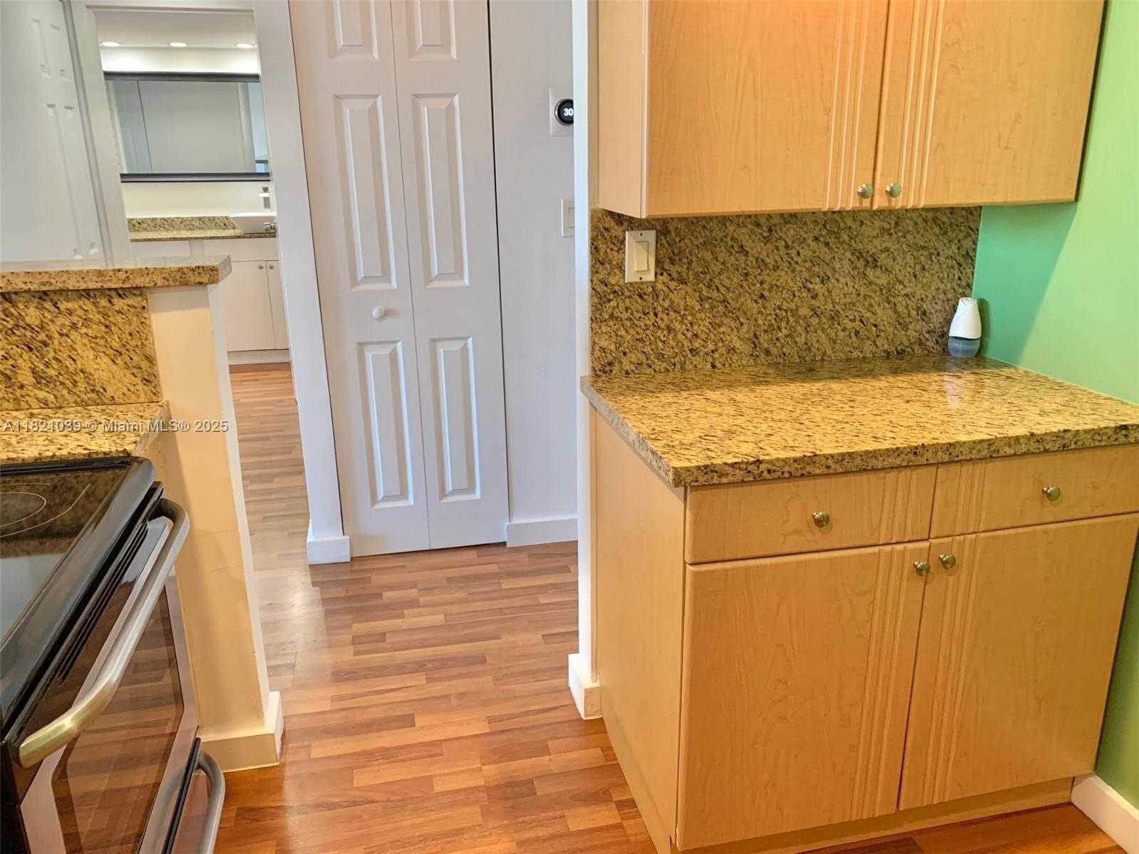 Small Image of 100 BAYVIEW DR #1930, Sunny Isles Beach Number 14