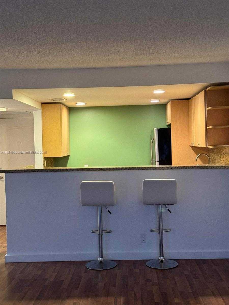 Small Image of 100 BAYVIEW DR #1930, Sunny Isles Beach Number 15