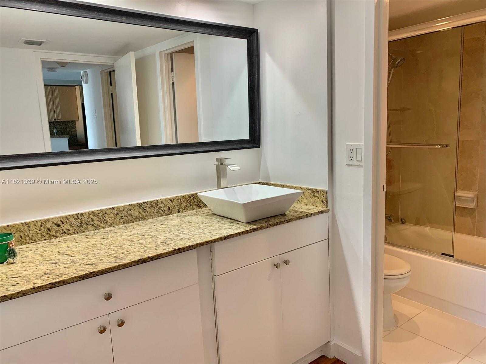 Small Image of 100 BAYVIEW DR #1930, Sunny Isles Beach Number 18