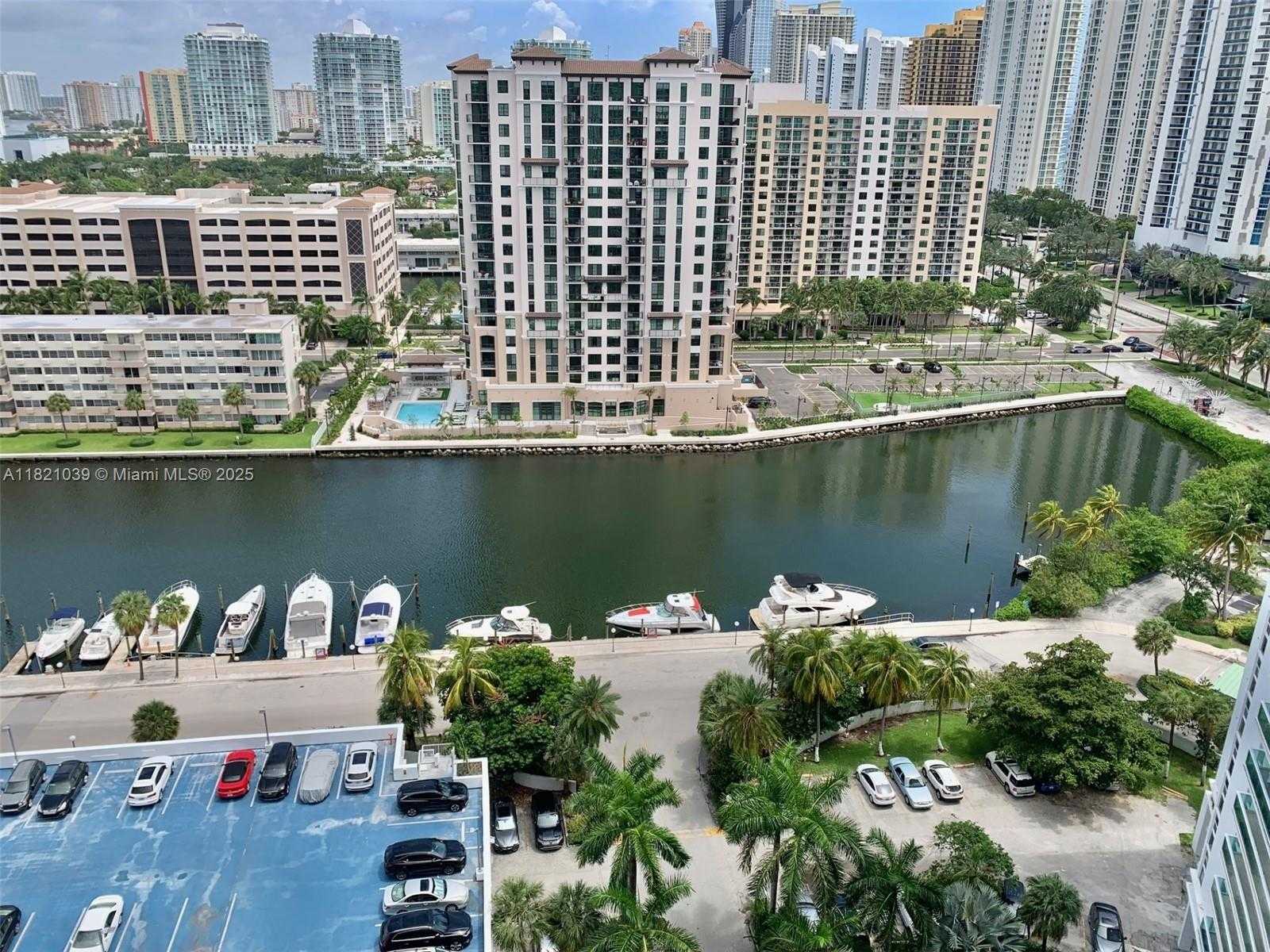 Small Image of 100 BAYVIEW DR #1930, Sunny Isles Beach Number 2