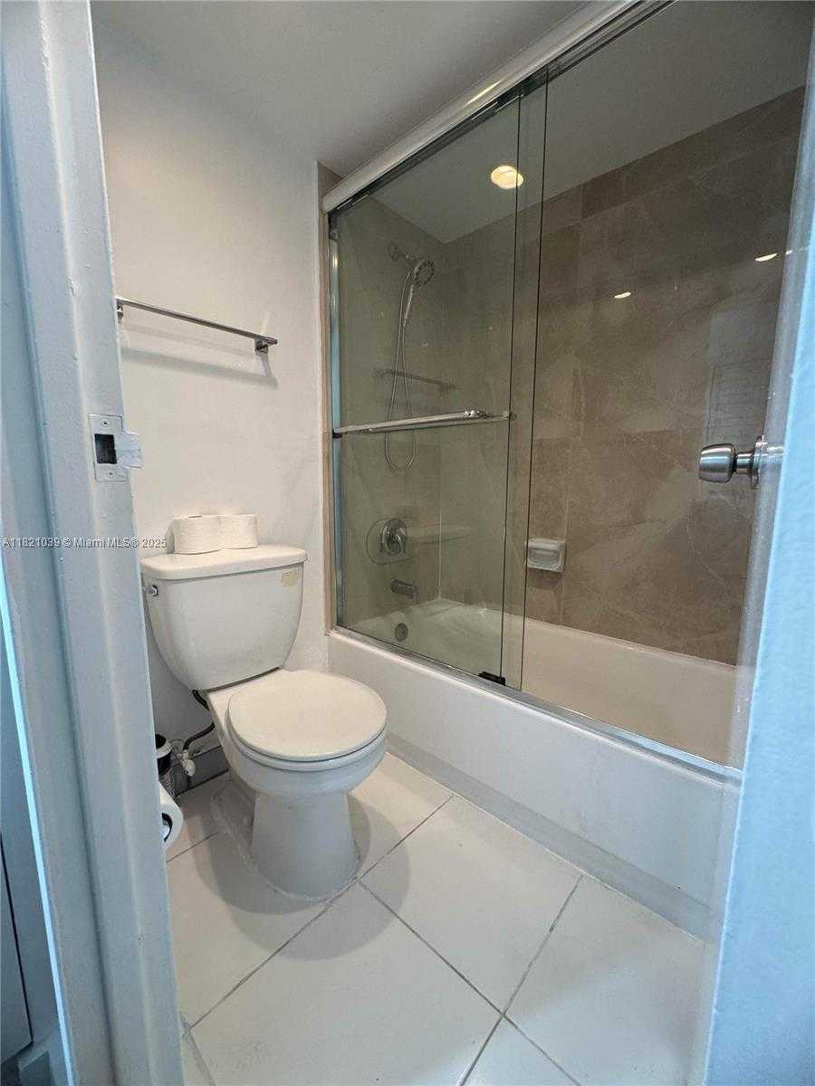 Small Image of 100 BAYVIEW DR #1930, Sunny Isles Beach Number 21