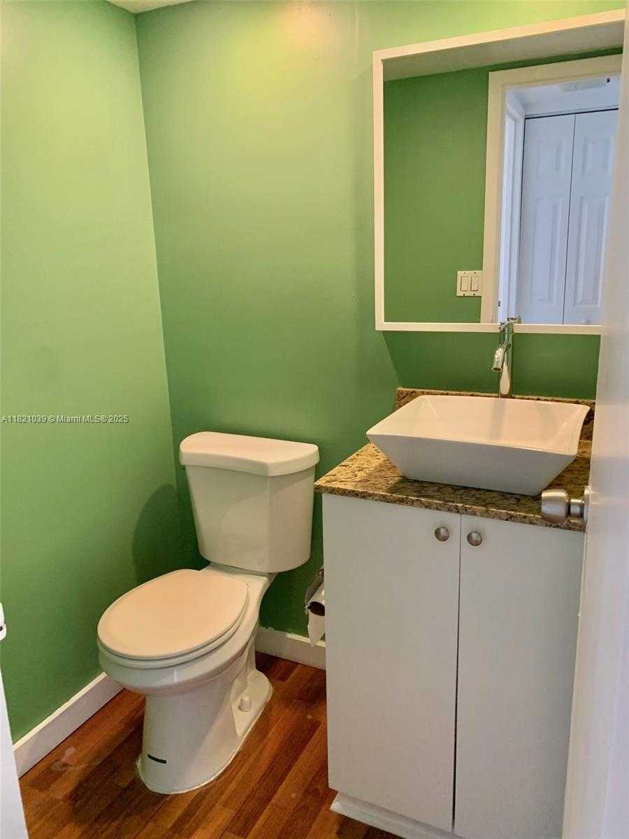 Small Image of 100 BAYVIEW DR #1930, Sunny Isles Beach Number 22