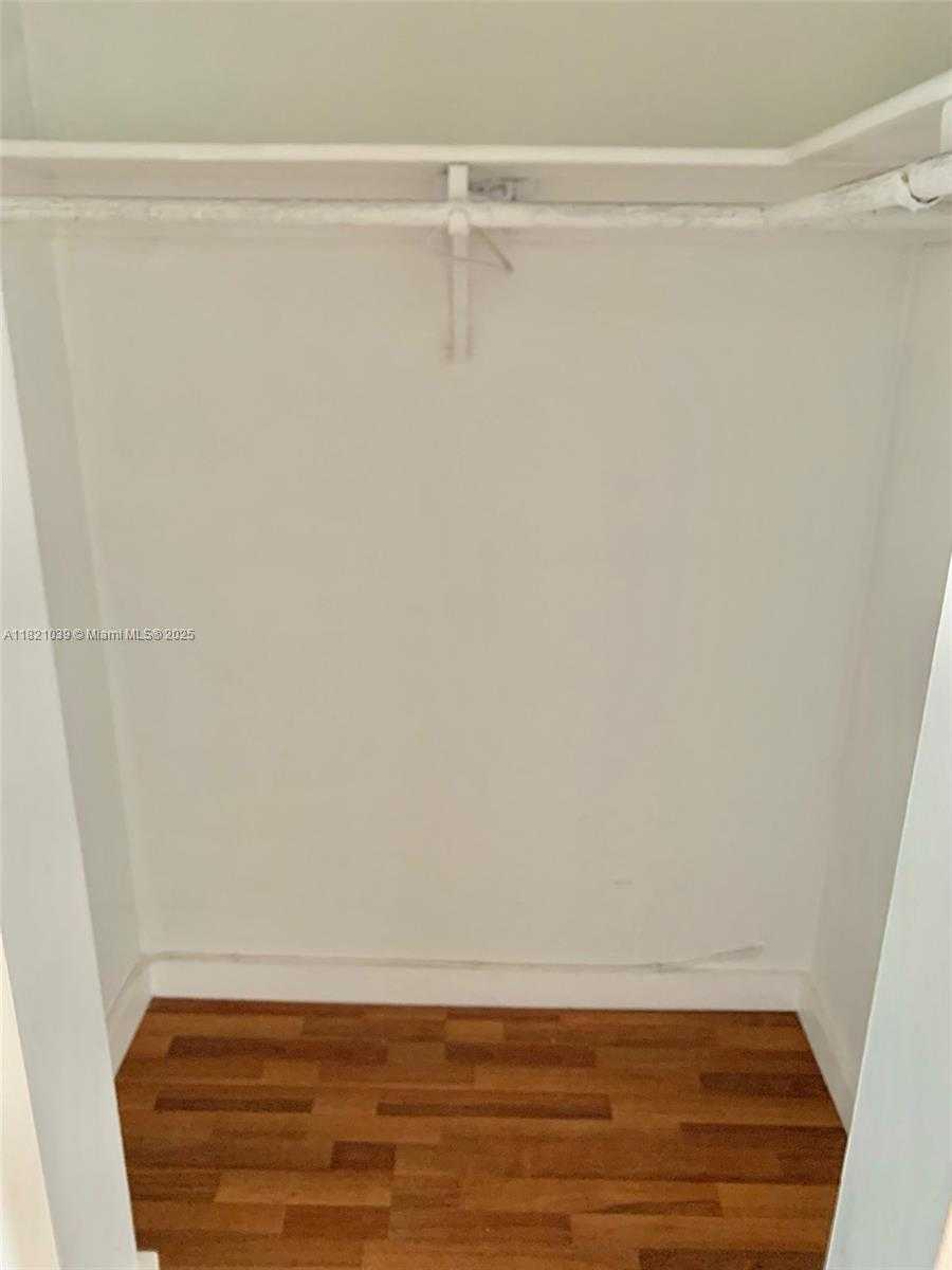 Small Image of 100 BAYVIEW DR #1930, Sunny Isles Beach Number 25