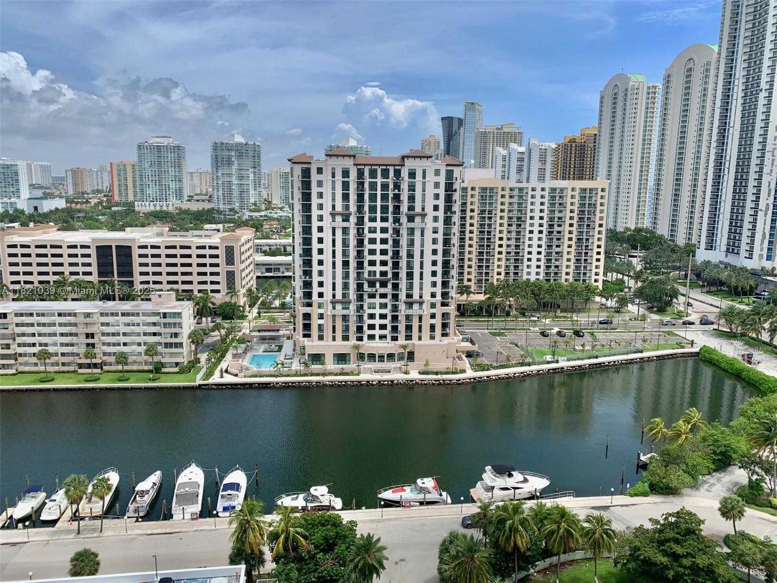 Small Image of 100 BAYVIEW DR #1930, Sunny Isles Beach Number 3