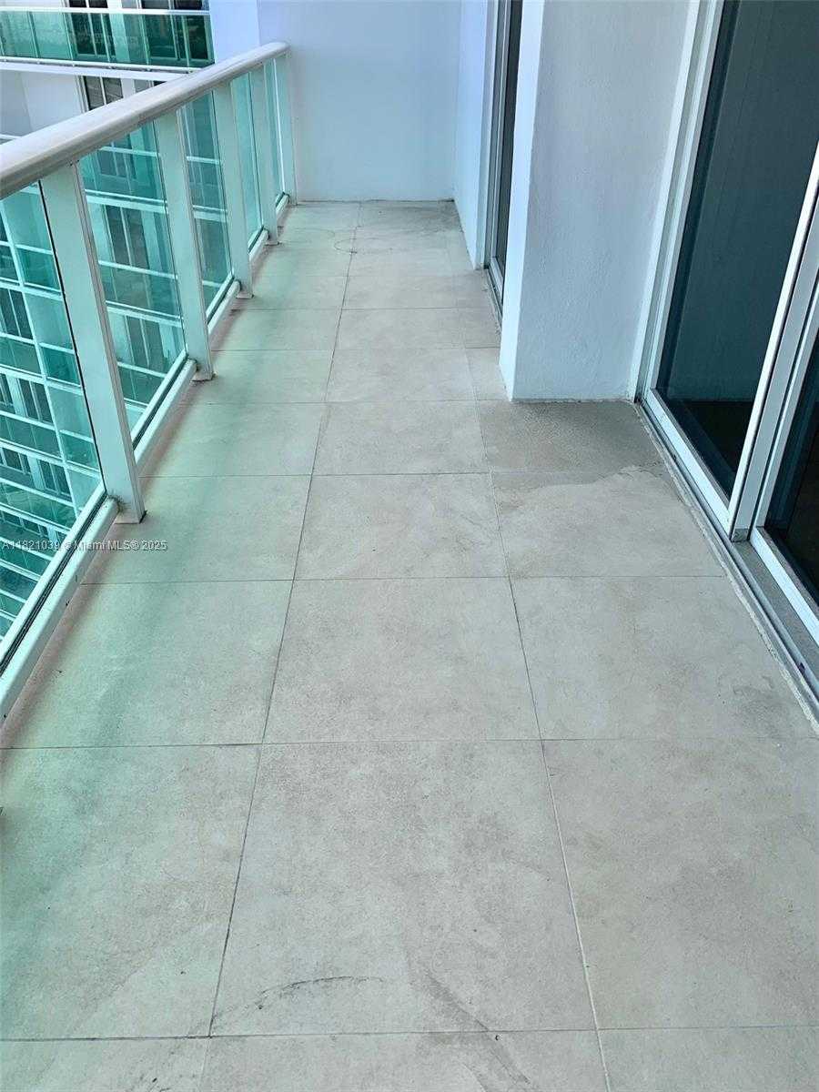 Small Image of 100 BAYVIEW DR #1930, Sunny Isles Beach Number 5