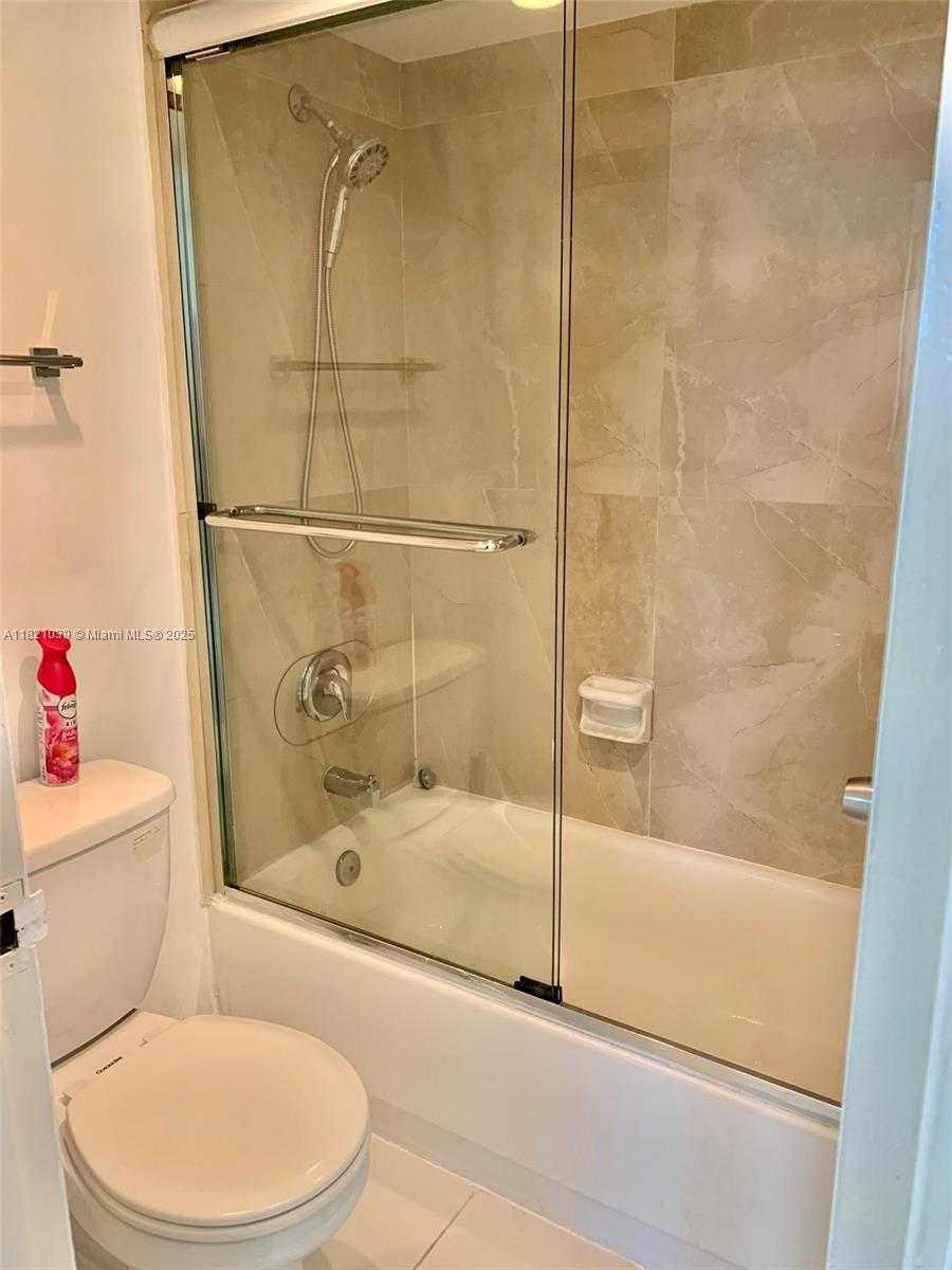 Small Image of 100 BAYVIEW DR #1930, Sunny Isles Beach Number 54