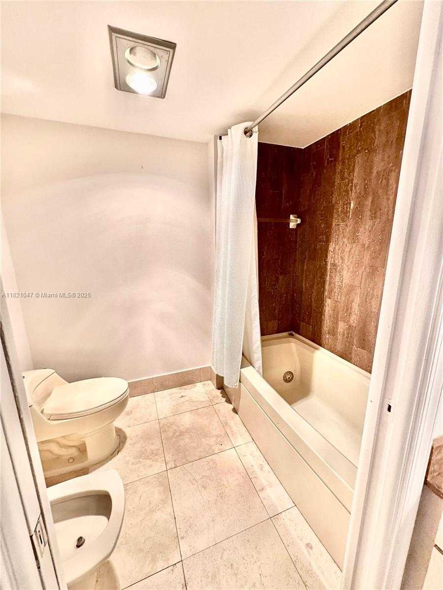 Small Image of 1581 BRICKELL AVE #507, Miami Number 16