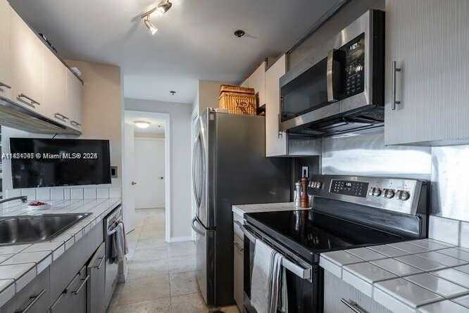 Small Image of 1581 BRICKELL AVE #507, Miami Number 30