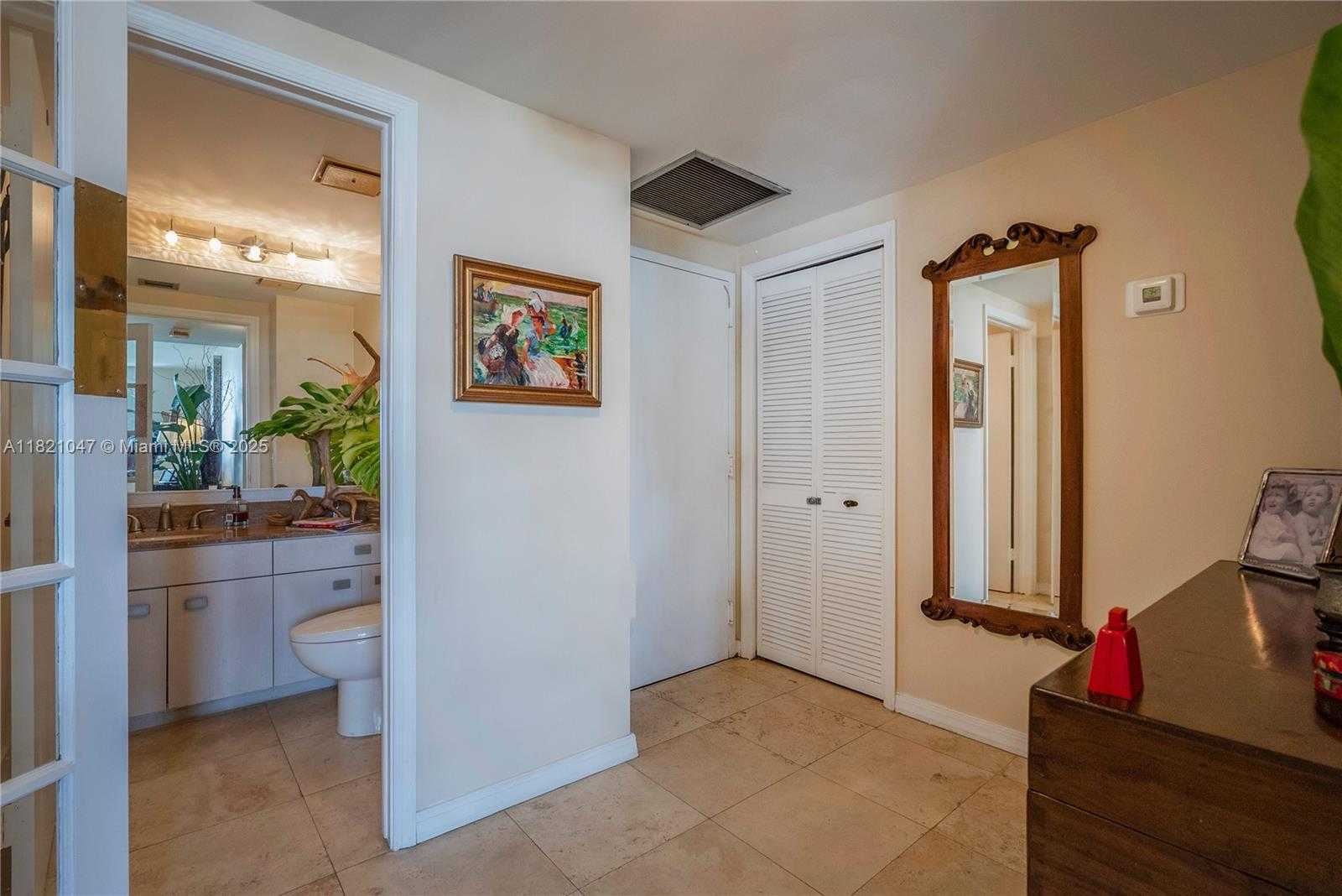 Small Image of 1581 BRICKELL AVE #507, Miami Number 31
