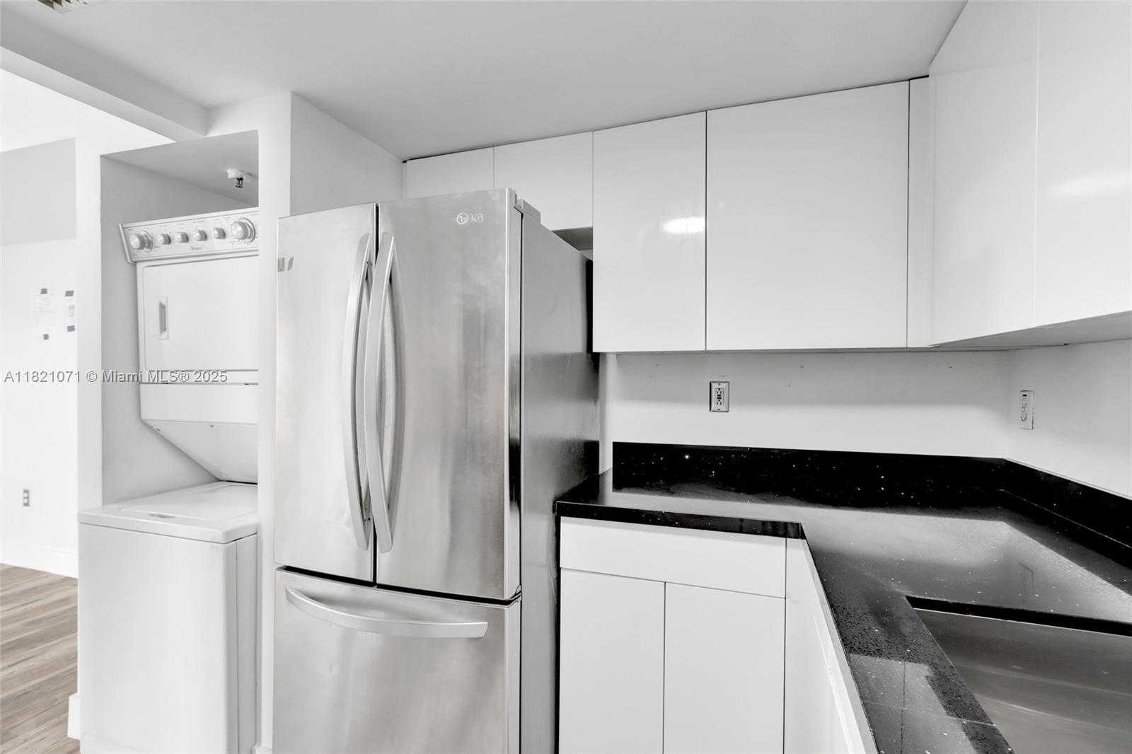 Small Image of 1621 BAY RD #1002, Miami Beach Number 10