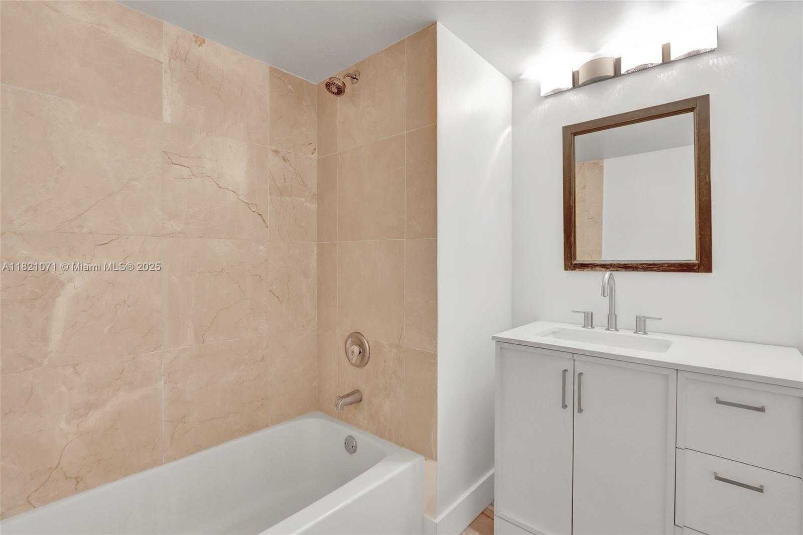 Small Image of 1621 BAY RD #1002, Miami Beach Number 16