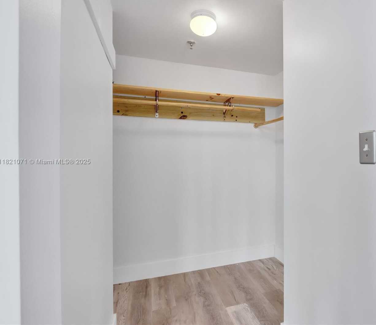 Small Image of 1621 BAY RD #1002, Miami Beach Number 17