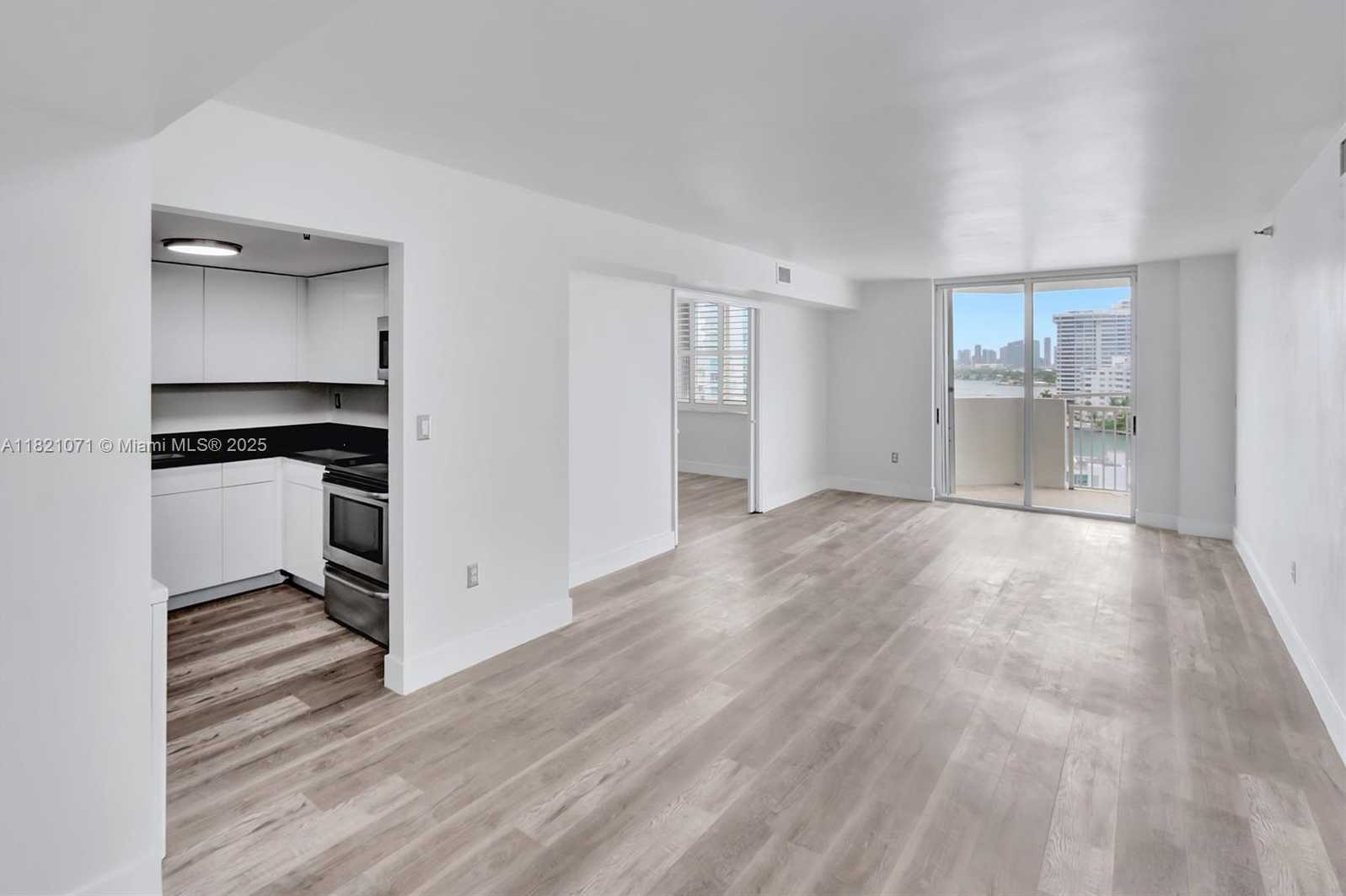 Small Image of 1621 BAY RD #1002, Miami Beach Number 5