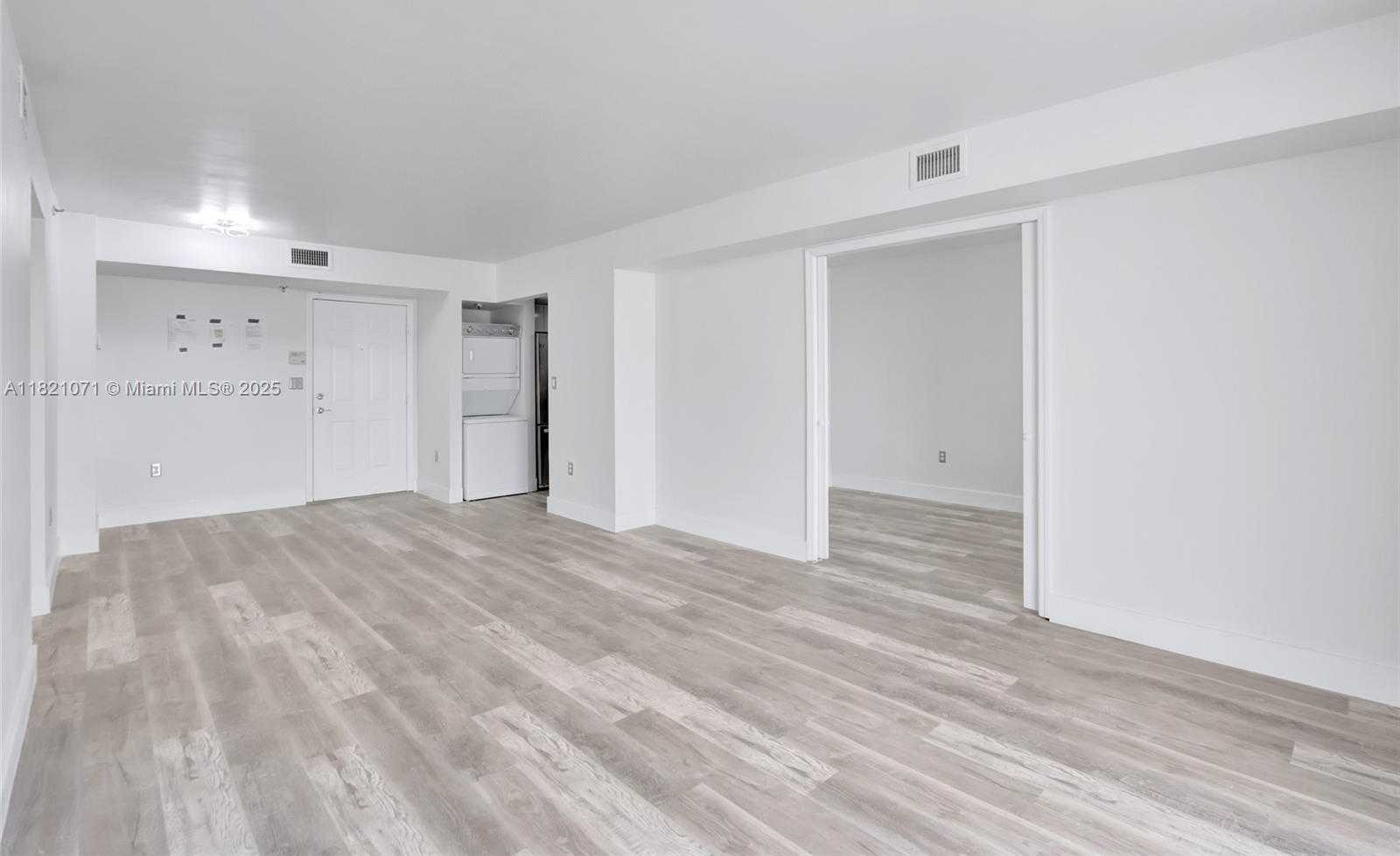 Small Image of 1621 BAY RD #1002, Miami Beach Number 8