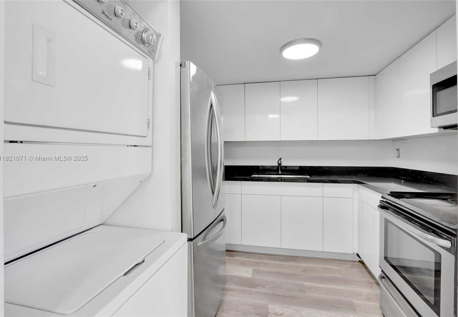 Small Image of 1621 BAY RD #1002, Miami Beach Number 9