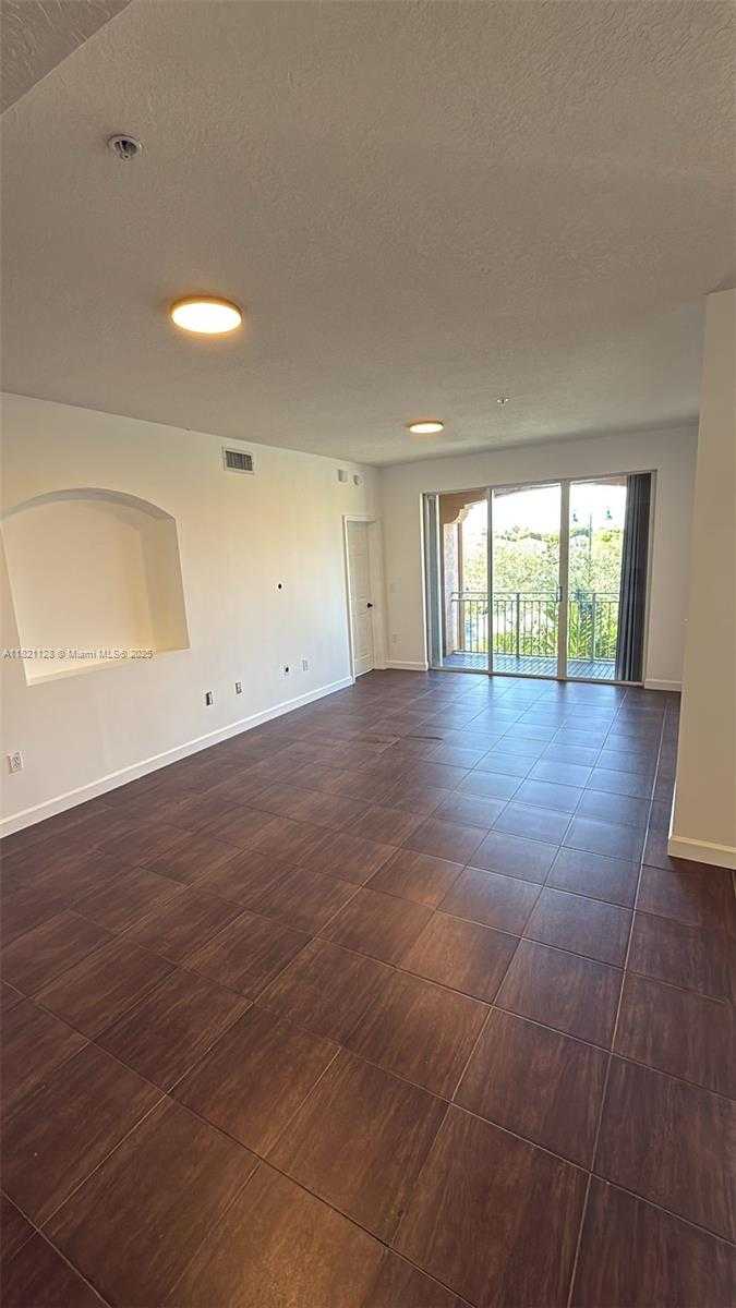 Small Image of 6520 NORTH WEST 114TH AVE #1636, Doral Number 4