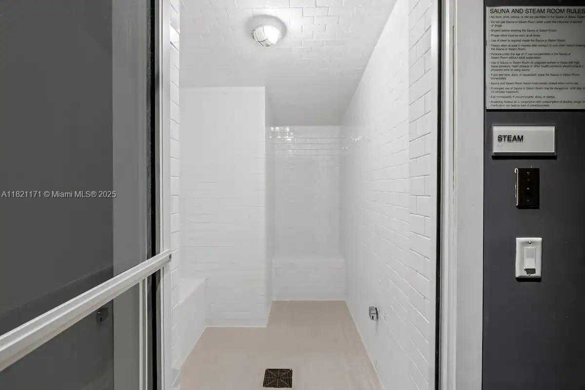Small Image of 1300 BRICKELL BAY DR #2310, Miami Number 34