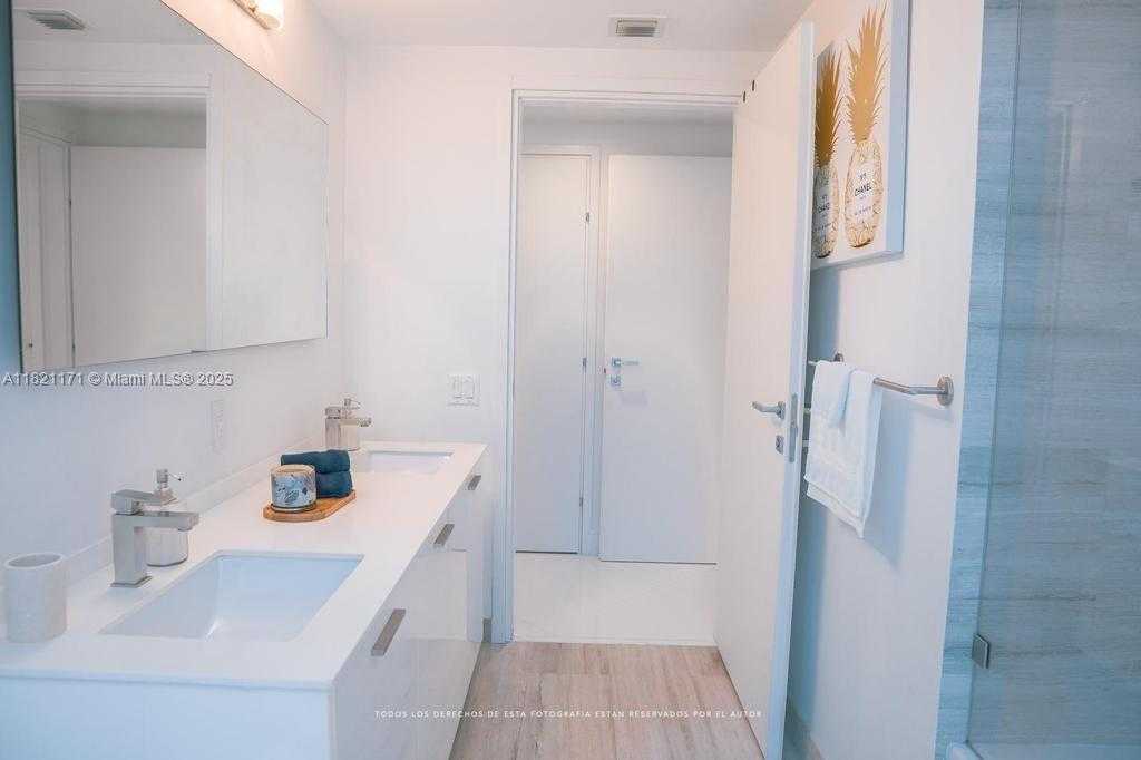 Small Image of 1300 BRICKELL BAY DR #2310, Miami Number 55